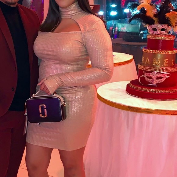 Gold dress - Picture 2 of 2